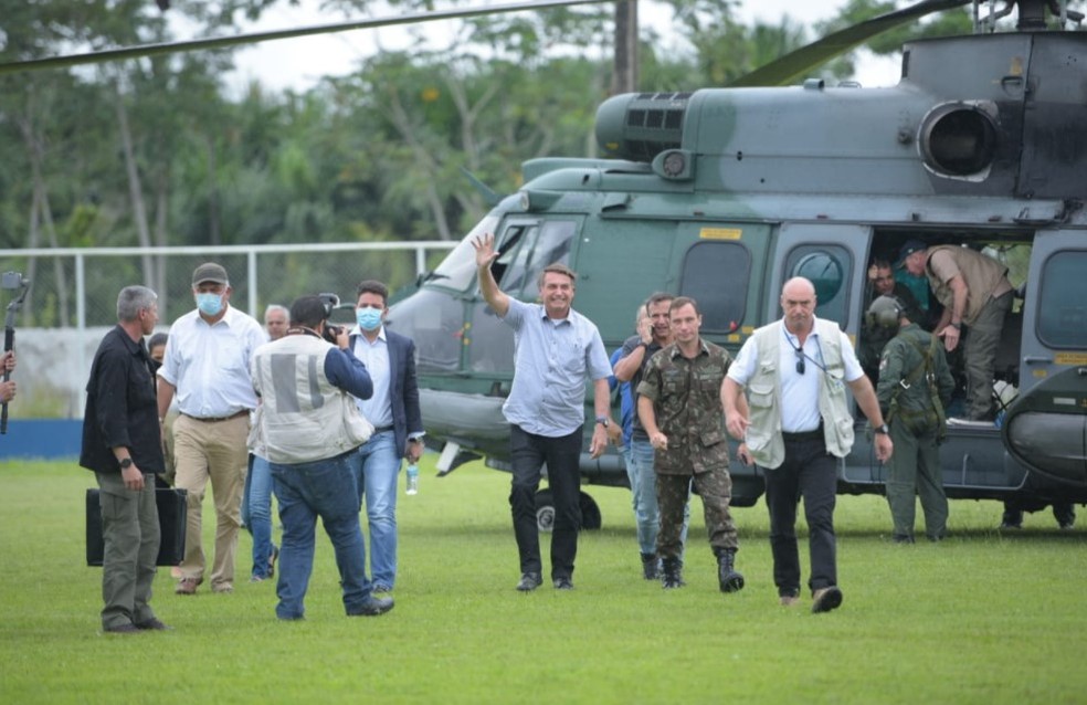 Bolsonaro está no Acre para sobrevoar áreas atingidas pela cheia — Foto: Quésia Melo/Rede Amazônica