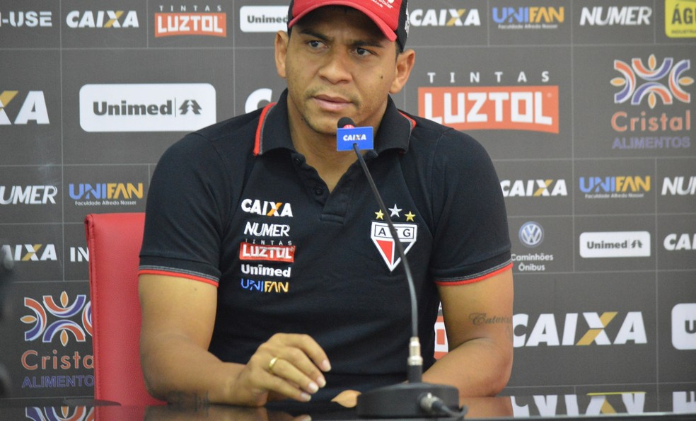 Em coletiva, Walter revelou o desejo de buscar novos ares em 2018 (Foto: Paulo Marcos/Atlético-GO)