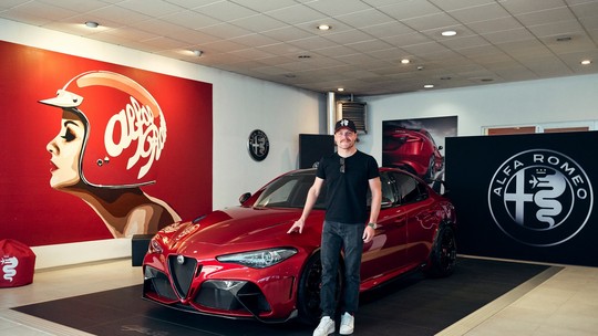 Valtteri Bottas compra um dos 500 exemplares do carro mais potente da Alfa Romeo