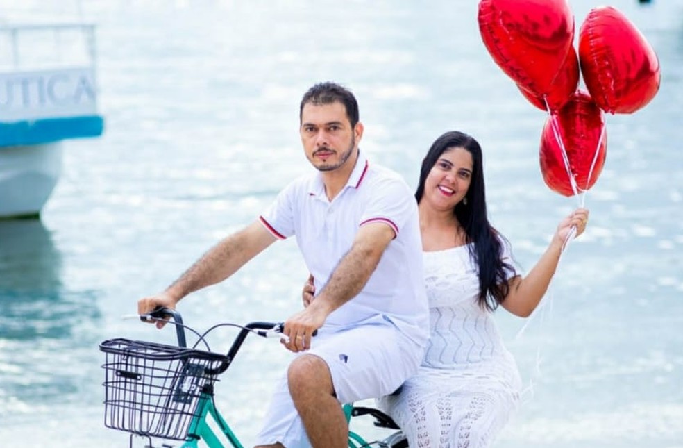 Vaneska Kelly, de 32 anos, e Edson Fernandes, de 37, se casariam nesta sexta-feira (20), no Recife — Foto: Arquivo Pessoal