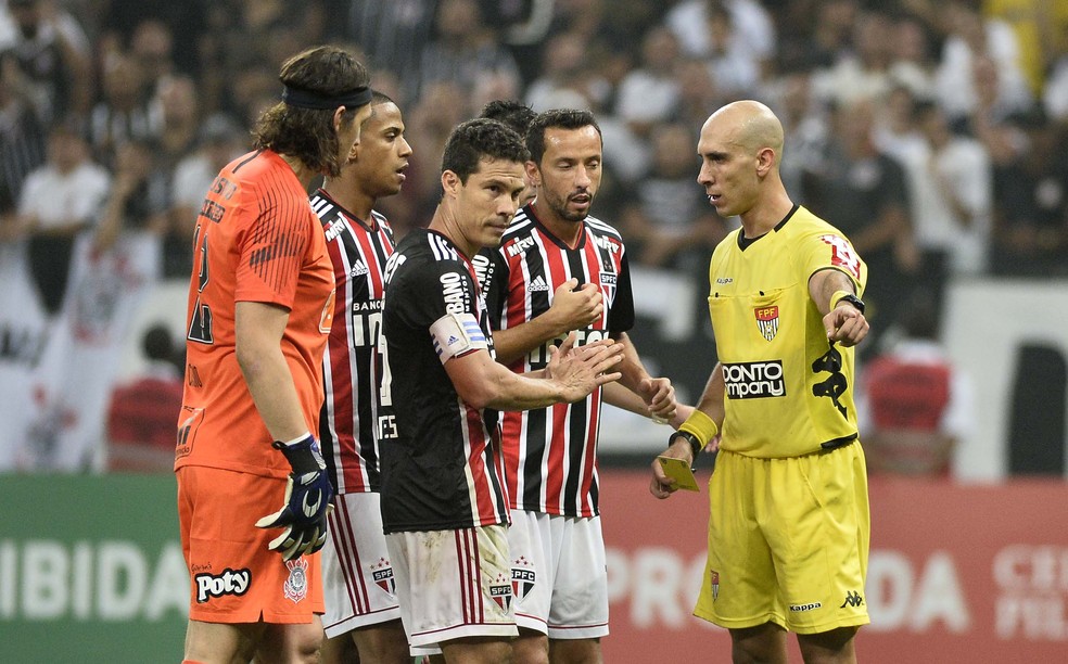 Árbitro Lucas Belotte, de 28 anos, apitou Corinthians x São Paulo — Foto: Marcos Riboli