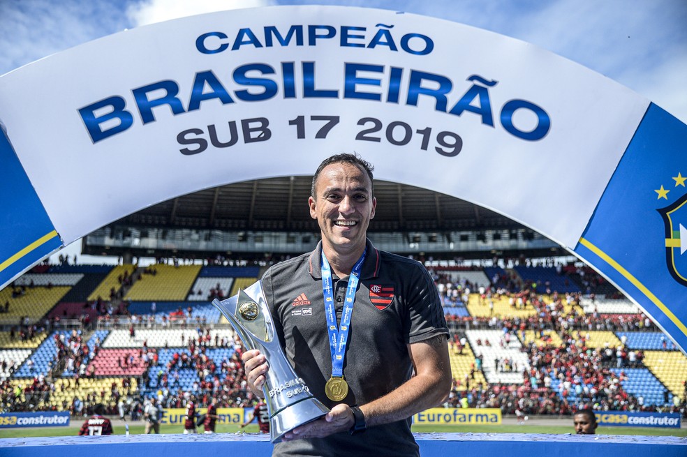 Phelipe Leal, campeão pelo sub-17 do Flamengo, vai para o Guangzhou Evergrande, da China — Foto: Marcelo Cortes / Flamengo