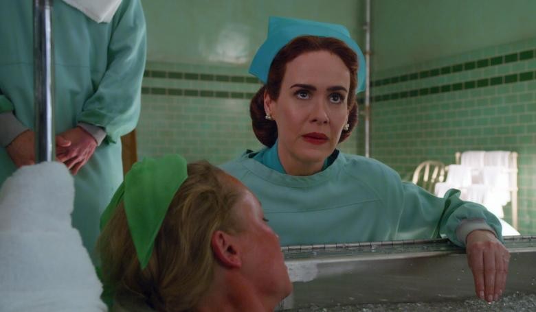 Sarah Paulson como a enfermeira má Mildred Hatched (Foto: divulgação)