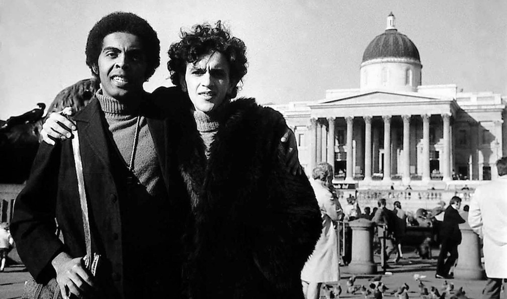 Caetano Veloso e Gilberto Gil viveram no exílio em Londres entre 1969 e 1972 — Foto: Divulgação