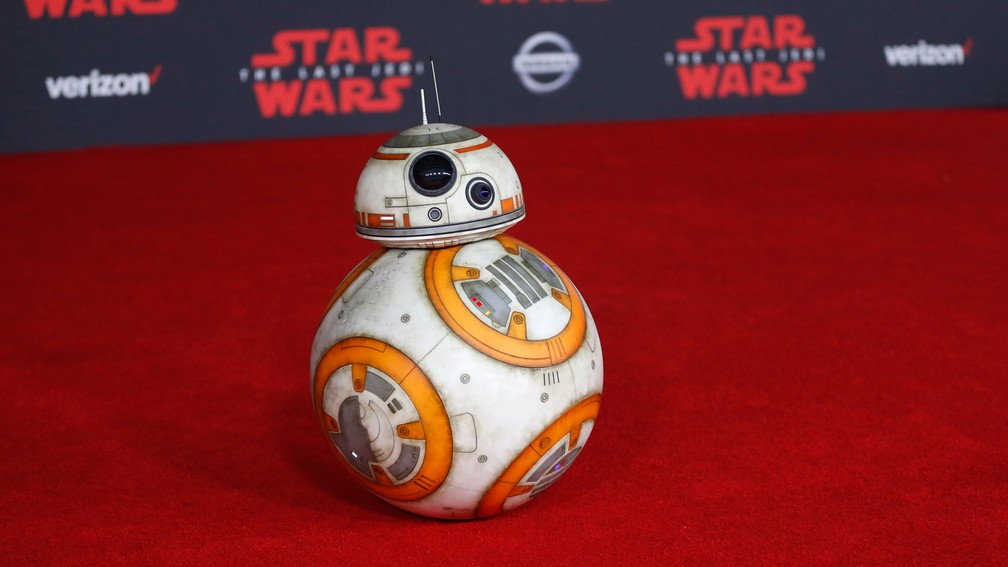 Robô BB-8 também deu as caras na pré-estreia de 'Star Wars: Os Últimos Jedi' (Foto: Danny Moloshok/Reuters)
