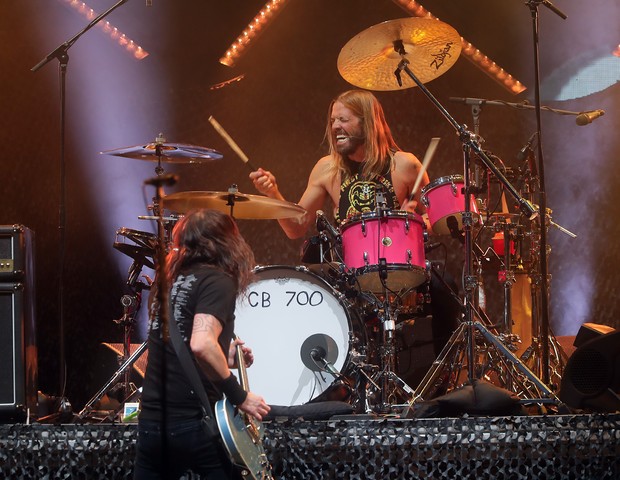 Taylor Hawkins, baterista do Foo Fighters, na foto com Dave Grohl (Foto: Getty Images)