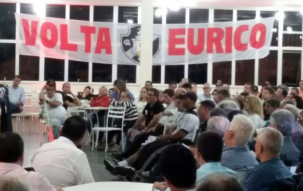 Correligionários em reunião de campanha de Eurico Miranda à presidência do Vasco, em 2014 — Foto: Arquivo Pessoal