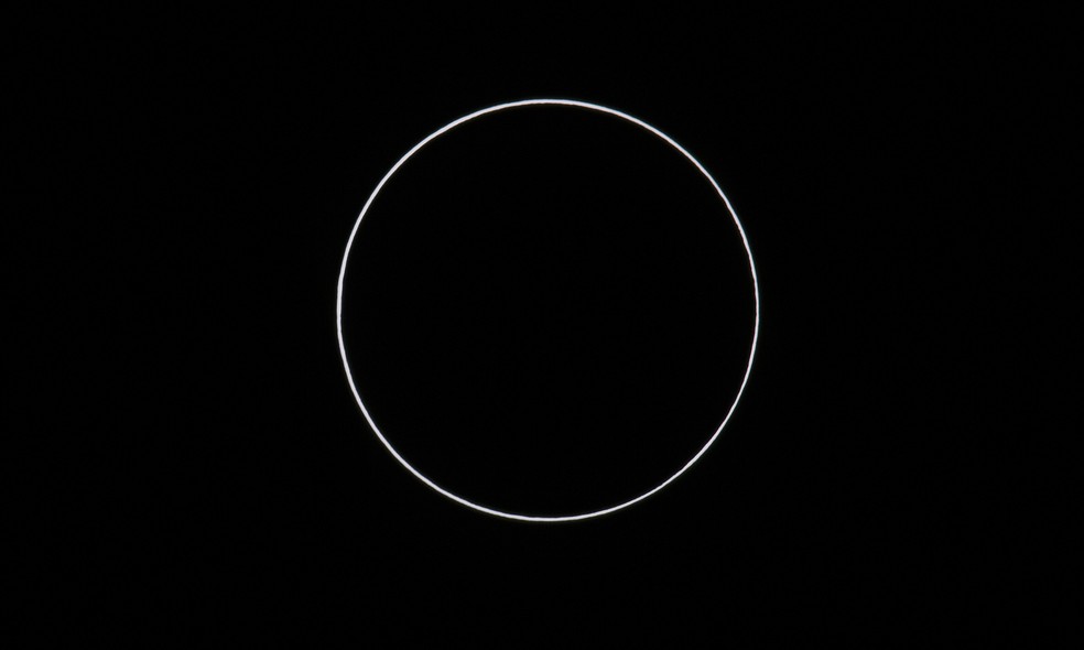 Eclipse solar anular na cidade de Sarmiento, na Argentina, em 2017 — Foto: Alejandro Pagni/AFP