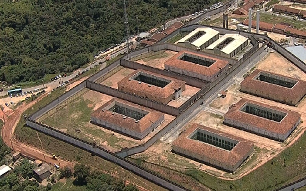 Vista aérea da Penitenciária Nelson Hungria, em Contagem, onde eventos de corrupção acontecem, segundo as investigações. Nelson Hungria é conhecido como 'Alegria' pelos investigados. — Foto: Reprodução/Globocop/TV Globo Minas