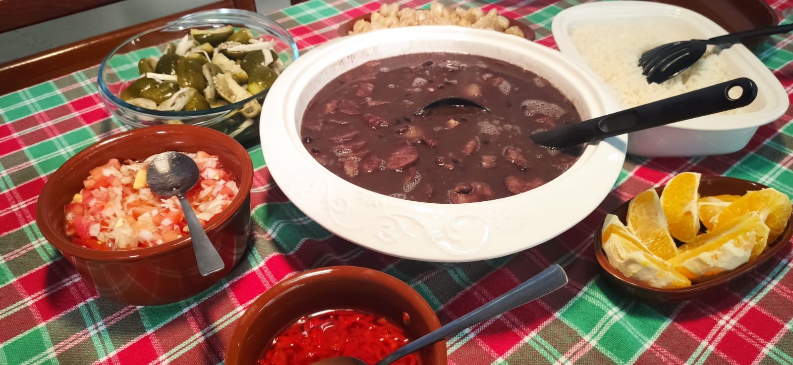 Sabor de Casa: José Carlos ensina receita de 'feijoada light' para celebração do Dia das Mães