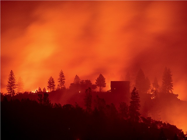 O maior e mais letal incÃªndio da histÃ³ria da CalifÃ³rnia, em 2018, matou ao menos 42 pessoas e destruiu quase 8 mil construÃ§Ãµes (Foto: Getty images)