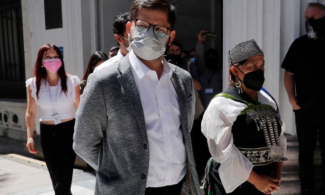 Presidente eleito do Chile, Gabriel Boric, em visita à Convenção Constitucional