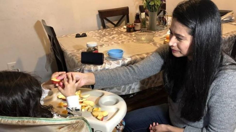 Julia Guevara conseguiu mudar os hábitos alimentares em sua casa — Foto: BBC