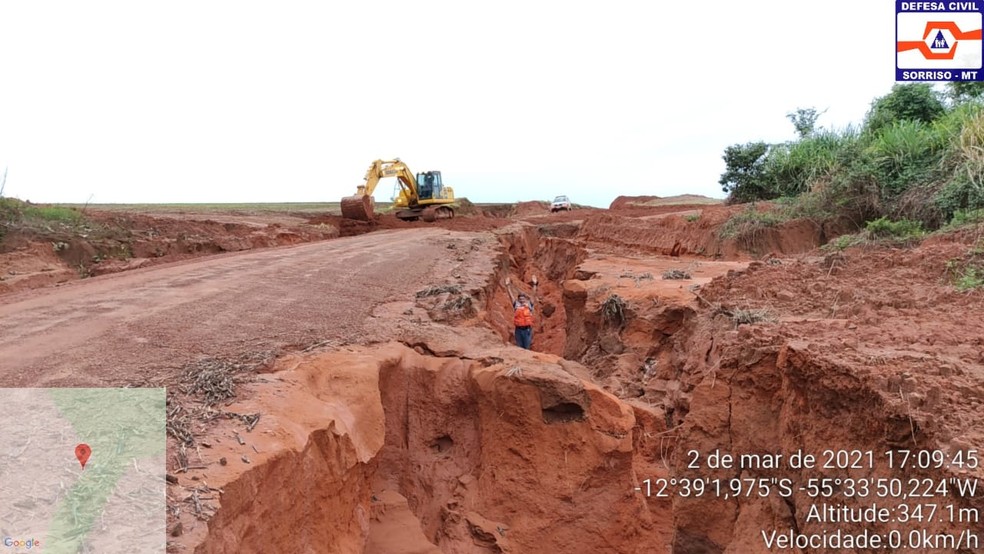 Desmoronamento em estrada de Sorriso — Foto: Defesa Civil de Sorriso-MT