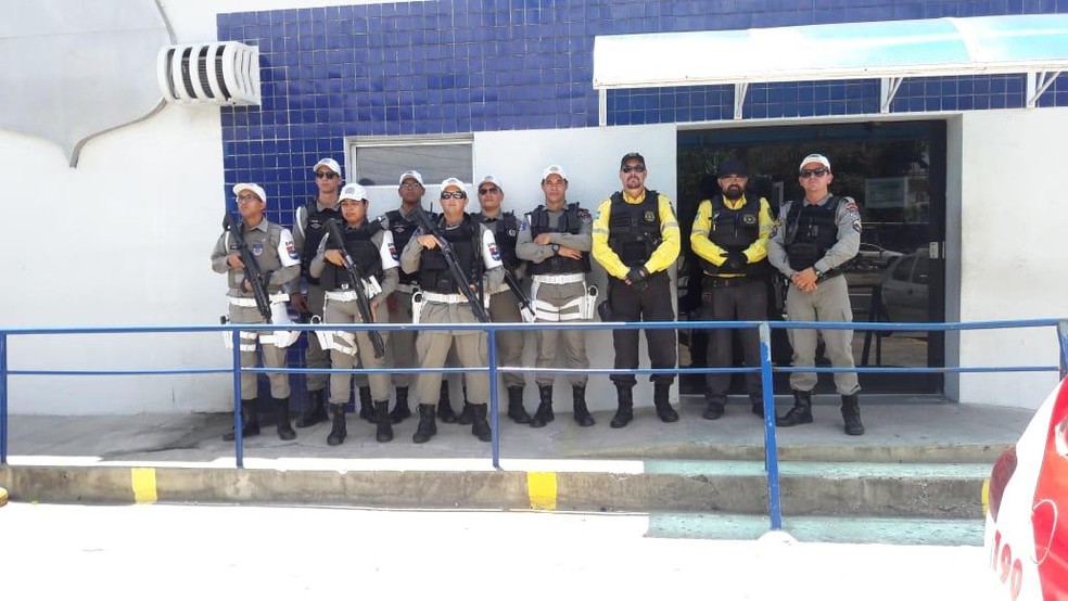 Integrantes de operação integrada que prendeu taxista em AL que repassava informações da polícia em grupos — Foto: Divulgação/BPRv