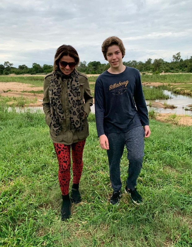 Giovanna Antonelli e Pietro na África (Foto: Reprodução/Instagram)