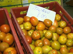 Preço do tomate sobre na região de Campinas (Foto: Reprodução / EPTV)