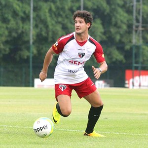 Pato faz golaço em jogo-treino e já treinará de titular na próxima semana