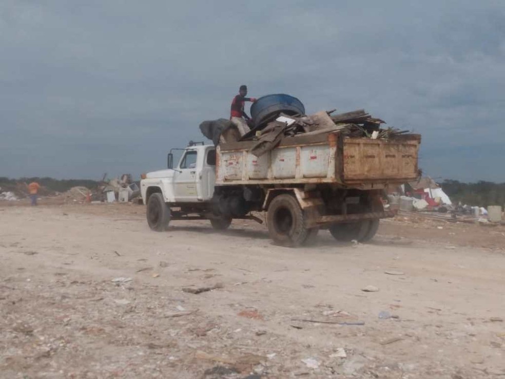 Lixão recebe, em média, 400 toneladas de descartes por dia  — Foto: Arquivo/Dircom