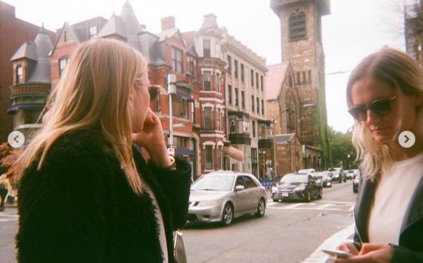 Uma das fotos compartilhadas por Selena Gomez de sua viagem à cidade de Boston na companhia de duas amigas (Foto: Instagram)