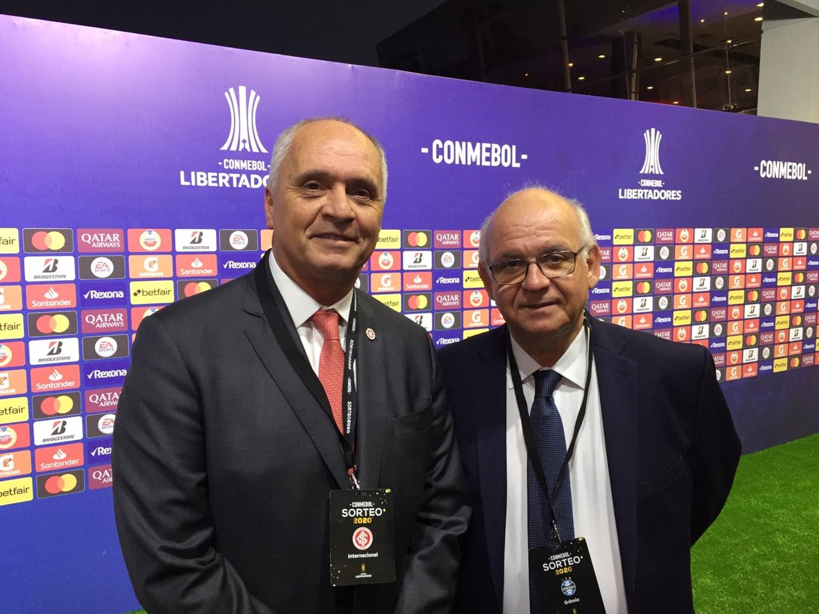 Presidentes de Grêmio e Inter celebram longa união em jantar; veja como foi