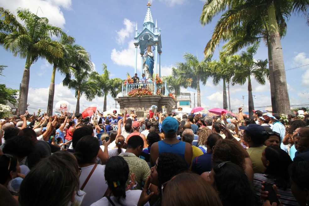 Multidão de fieis lota Santuário de Nossa Senhora da Conceição, na Zona Norte do Recife, para homenagear a santa — Foto: Marlon Costa/Pernambuco Press