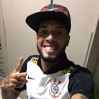 Modesto adia anúncio e minimiza foto de Paulinho com a camisa corintiana