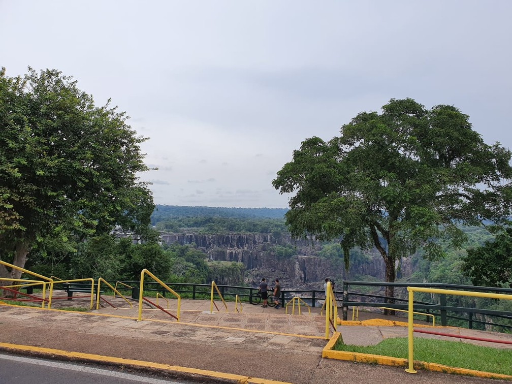 Grande período de estiagem mudou o visual das Cataratas do Iguaçu — Foto: Cassiano Rolim/RPC