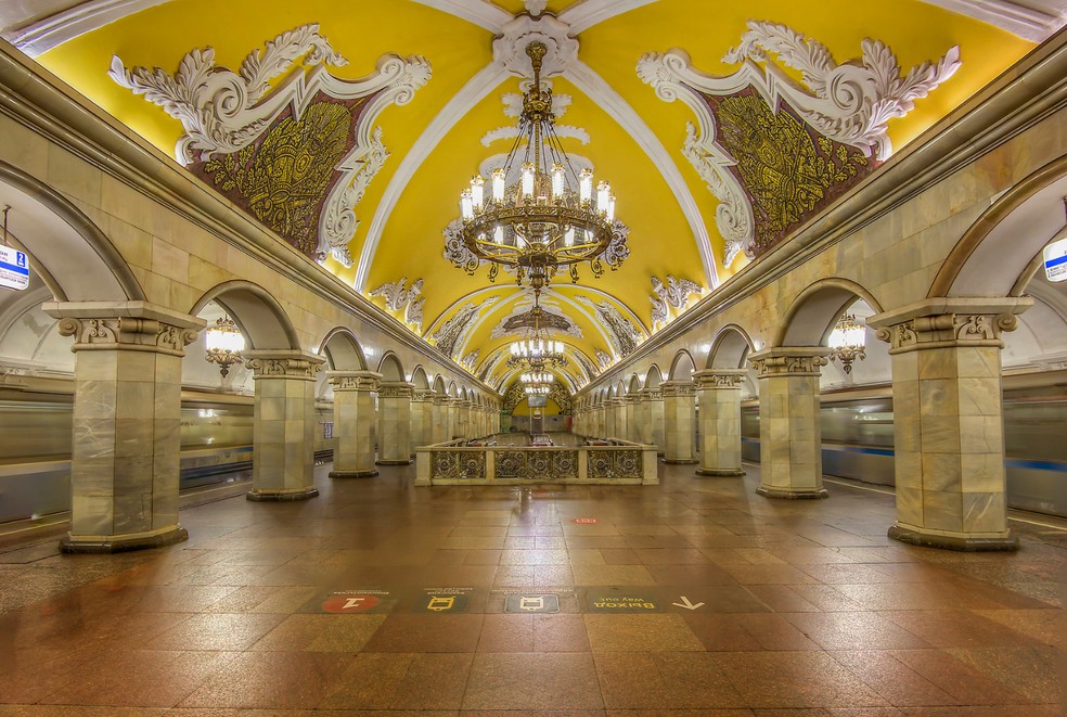 A construção da estação Komsomolskaya foi acompanhada por Josef Stalin e finalizada um ano antes de sua morte — Foto: Flickr / JRE313 / Creative Commons