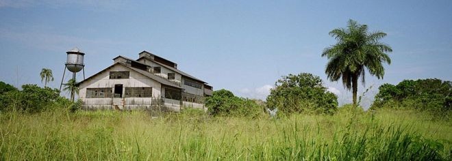 Um dos edifícios da fábrica (Foto: Getty Images/BBC)