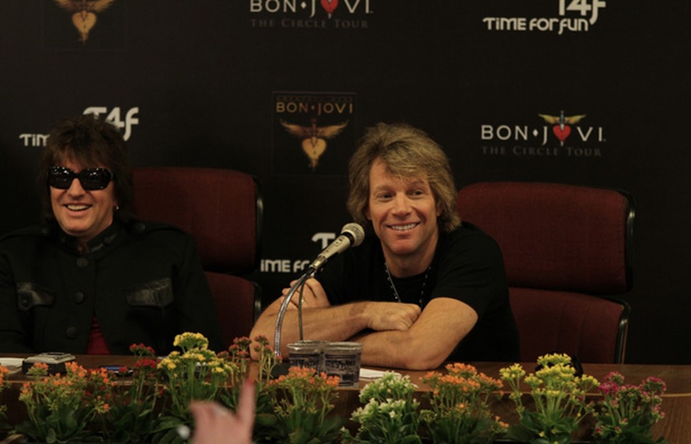 O cantor Jon Bon Jovi em conversa com os jornalistas em São Paulo, antes da apresentação em outubro de 2010 — Foto: Daigo Oliva/G1
