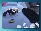 Polícia Militar flagra suspeitos com arma em carro em Suzano