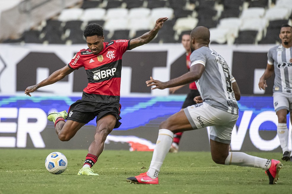 Vitinho foi o melhor jogador do Flamengo na partida contra o Ceará — Foto: Alexandre Vidal / CRF