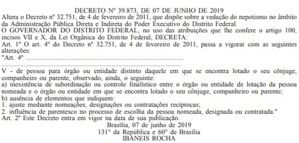 Trecho do Diário Oficial do DF que altera decreto sobre nepotismo — Foto: Reprodução