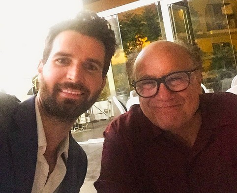 O produtor de cinema italiano Andrea Iervolino com o ator Danny DeVito (Foto: Instagram)