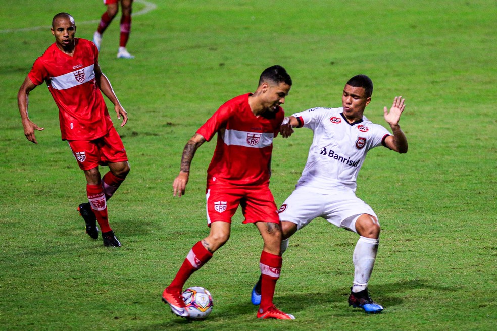 Thiaguinho encerra empréstimo no CRB e retorna ao Corinthians: