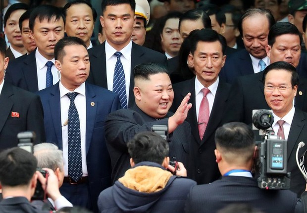 Kim Jong-un desembarca no Vietnã (Foto: Reuters via BBC)