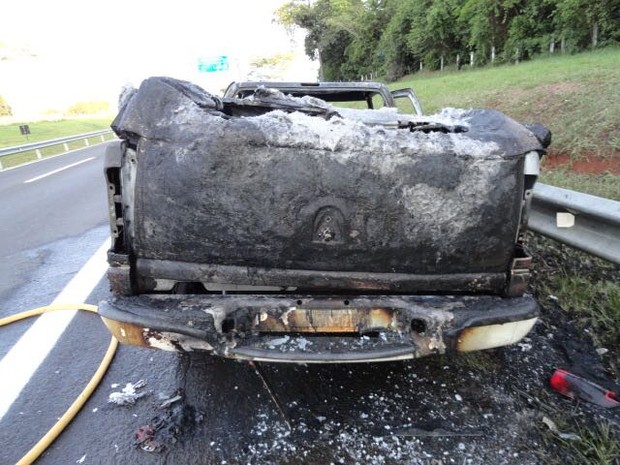 Veículo ficou destruído (Foto: Site J. Serafim Show/Divulgação)