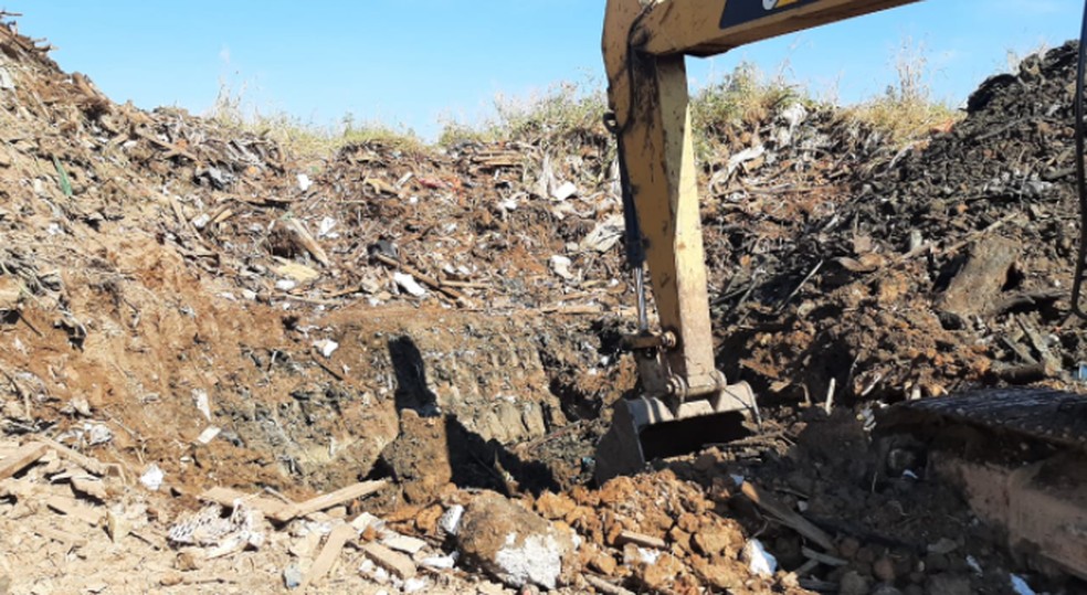Escavação foi suspensa nesta terça-feira (13) — Foto: Arquivo/Polícia Civil