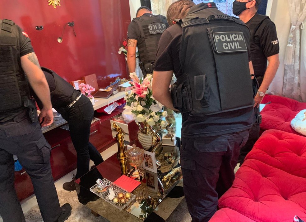 Polícia prende suspeito e apreende objetos em operação por morte de advogado em Belém — Foto: Polícia Civil