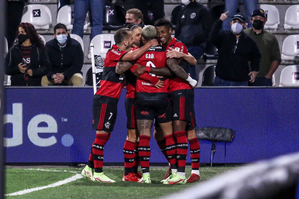 Jogadores do Flamengo foram alvo de insultos racistas ap&oacute;s a vit&oacute;ria sobre o Olimpia no Paraguai &mdash; Foto: Staff Images / CONMEBOL