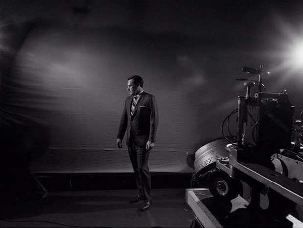 Don Draper, no making of da Magnum Photos (Foto: reprodução/Instagram)
