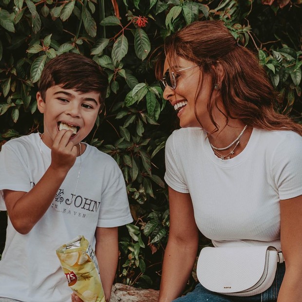 Juliana Paes e o filho caçula, Antonio (Foto: Reprodução/Instagram)