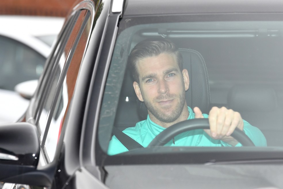 Henderson, destaque do Campeonato Inglês, na retomada dos treinos do Liverpool — Foto: AFP