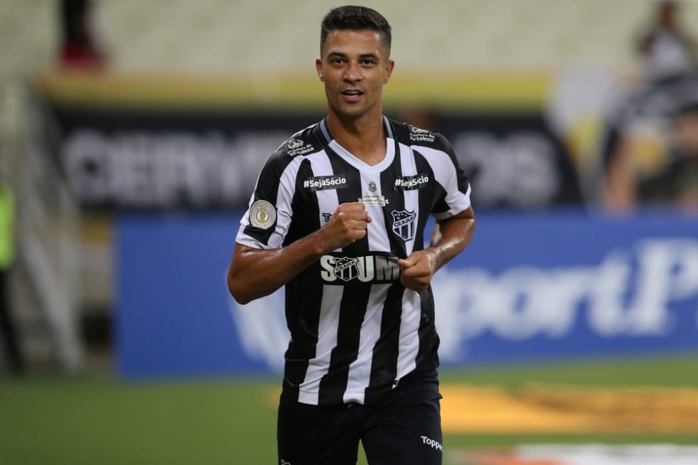 Ricardo Bueno tem 31 anos e marcou dez gols na temporada — Foto: Thiago Gadelha / Agência Diário