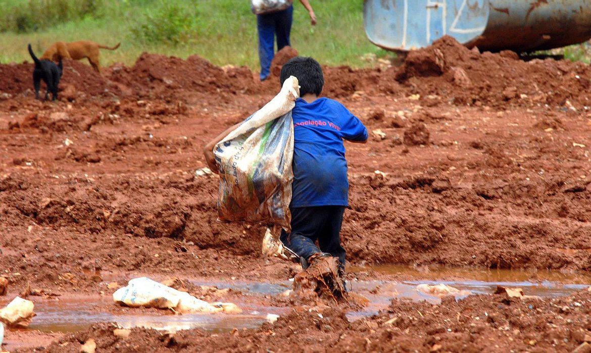 Trabalho infantil (Foto: Marcello Casal /Agência Brasil)