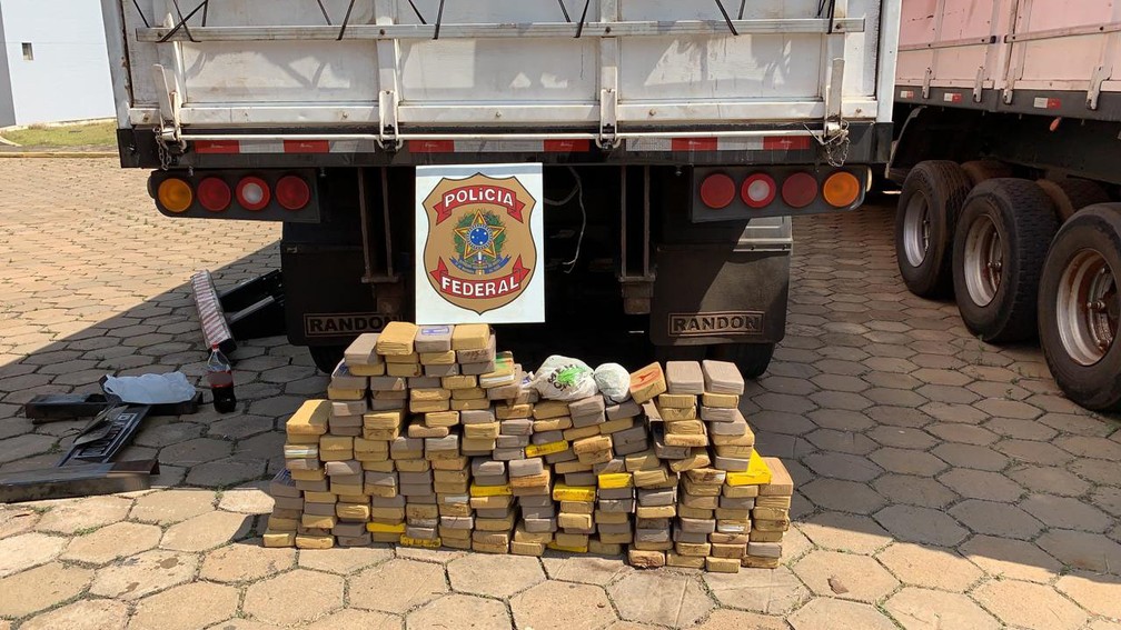 Fiscalização localizou 200 quilos de cocaína em carreta — Foto: Polícia Federal 
