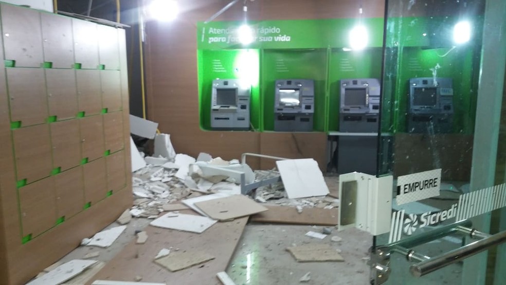 Quadrilha atacou cooperativa de crÃ©dito em Lambari D'Oeste (Foto: PolÃ­cia Militar de Mato Grosso/DivulgaÃ§Ã£o)