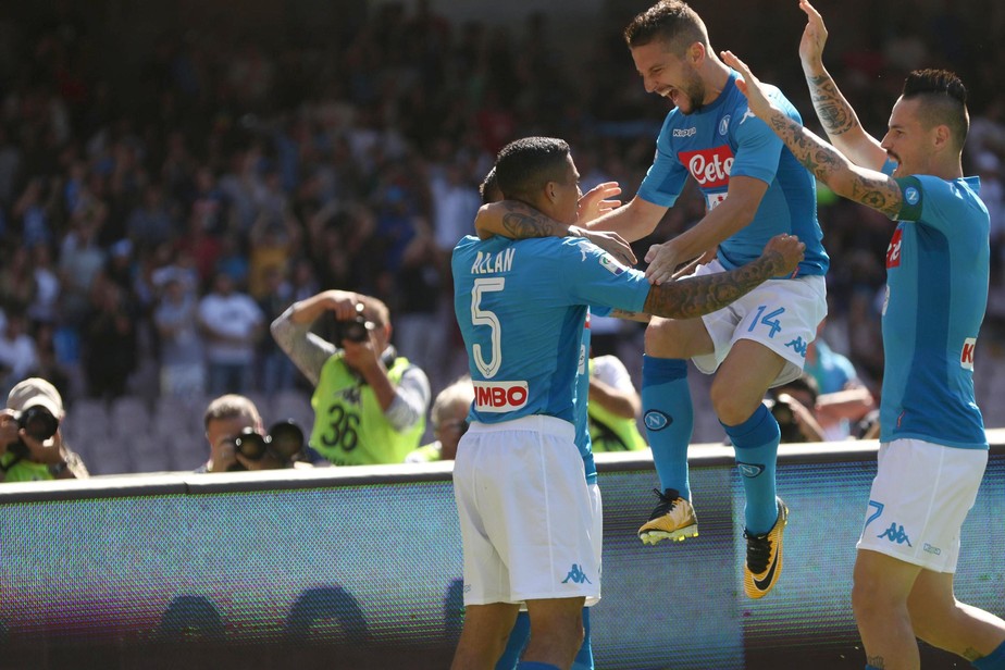 Allan abre caminho para goleada que leva Napoli à liderança