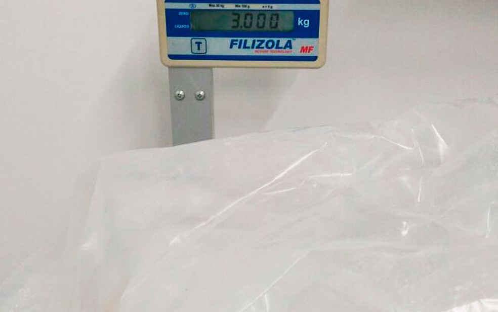Colombiano tentava embarcar com 3 kg de cocaína (Foto: Divulgação/Polícia Federal)